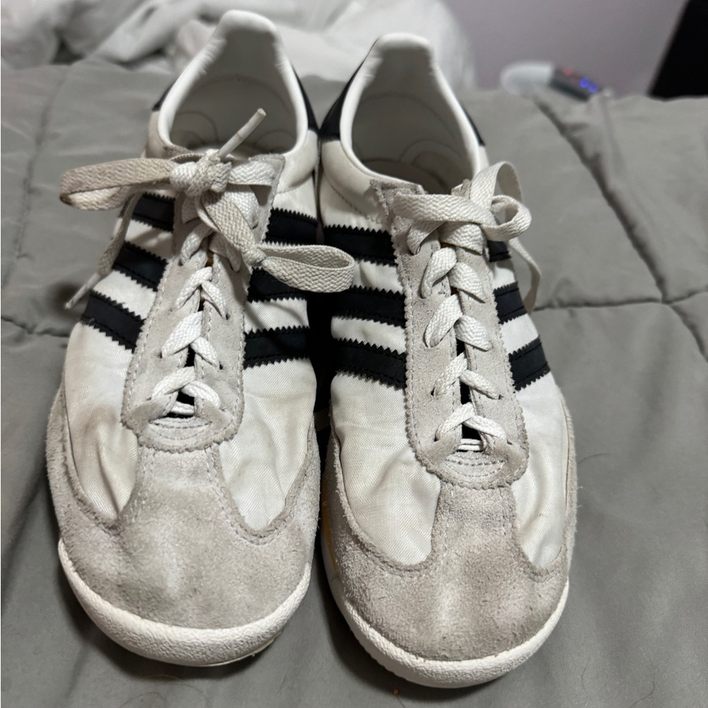 Adidas kids SL72 size 4